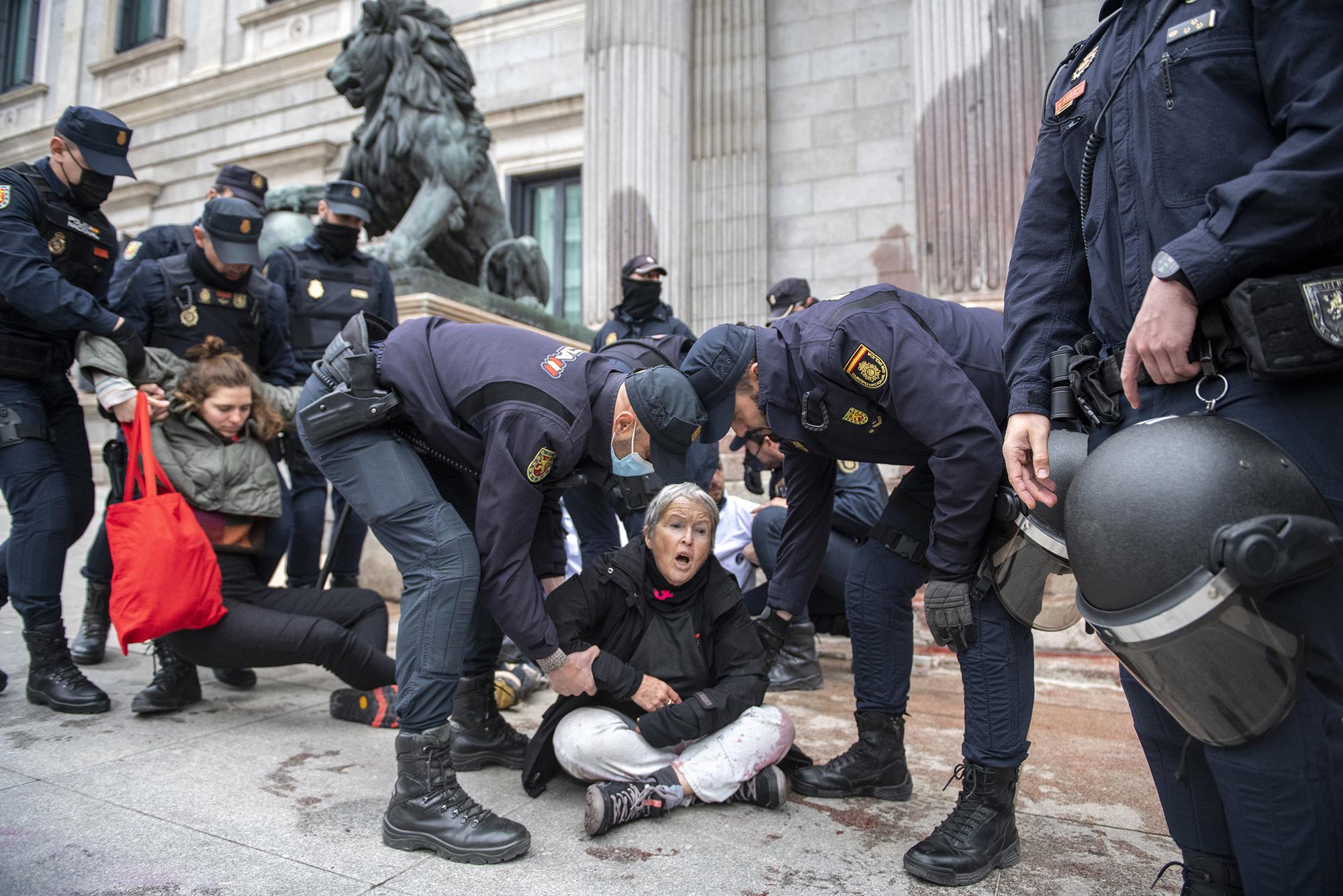 La Rebelión Científica tiñe de rojo el Congreso el 6 de abril de 2022. - 3